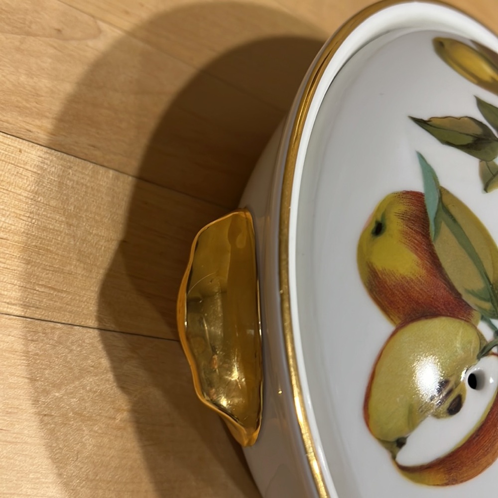 ROYAL WORCESTER Evesham Gold Trim round Casserole - Picture 11 of 13